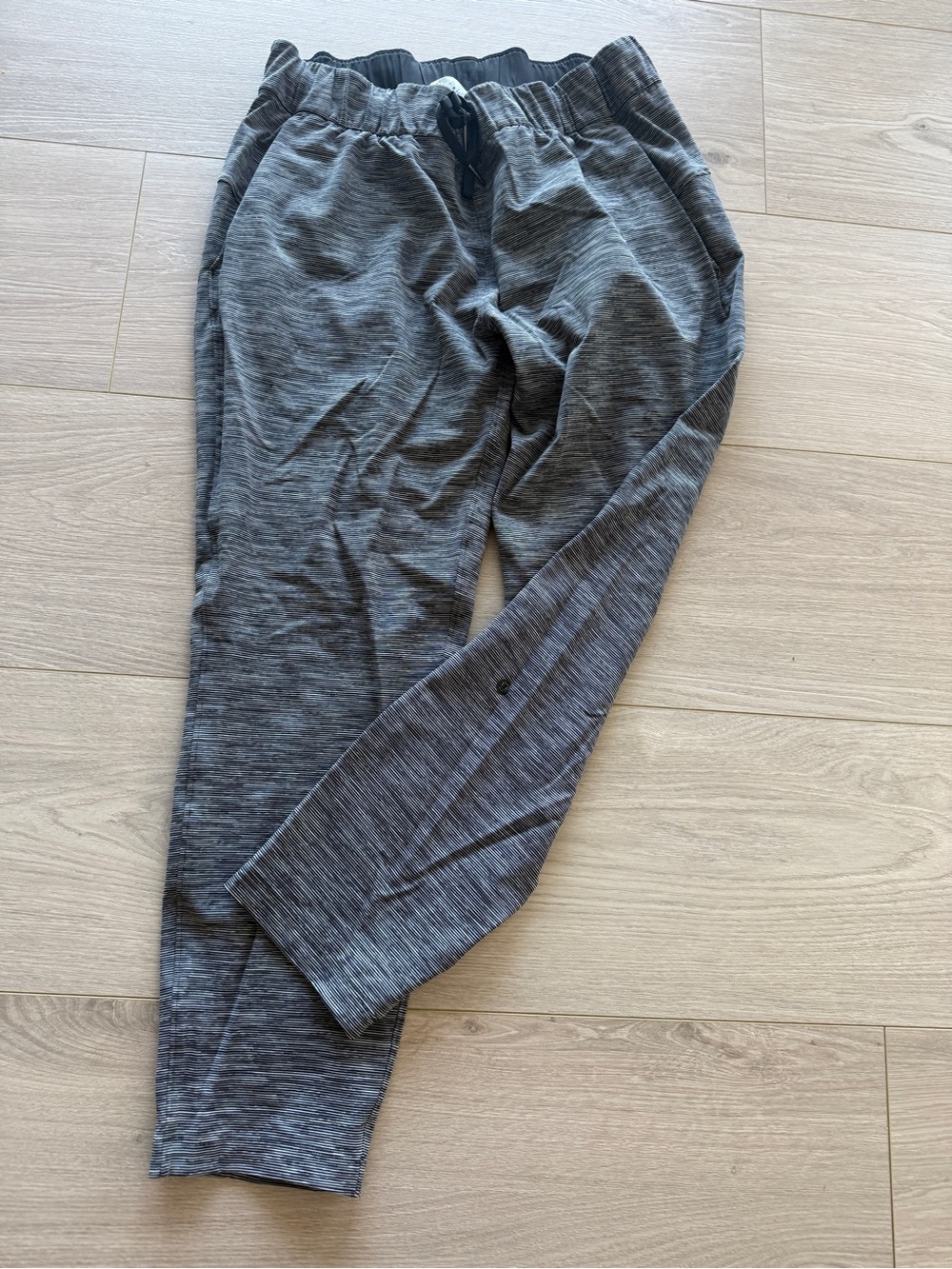 Lululemon on the fly Pants size 10
29” inseam black grey  horizontal stripe’s